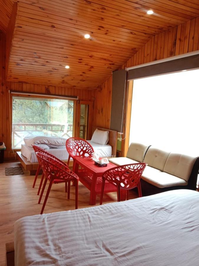 Swiss Wood Cottages ナラン エクステリア 写真